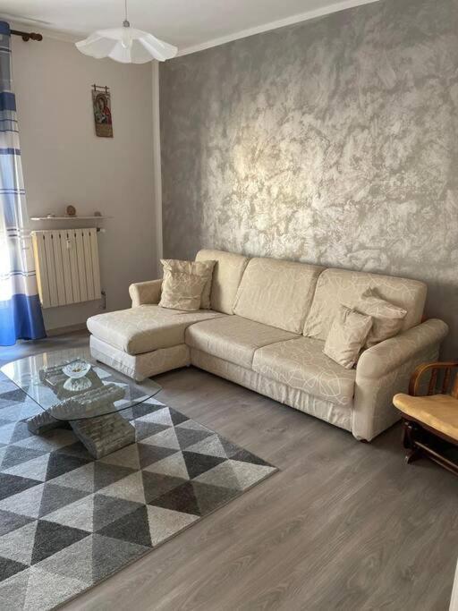 Appartamento Con Tre Camere - Zona Centrale 알레산드리아 외부 사진