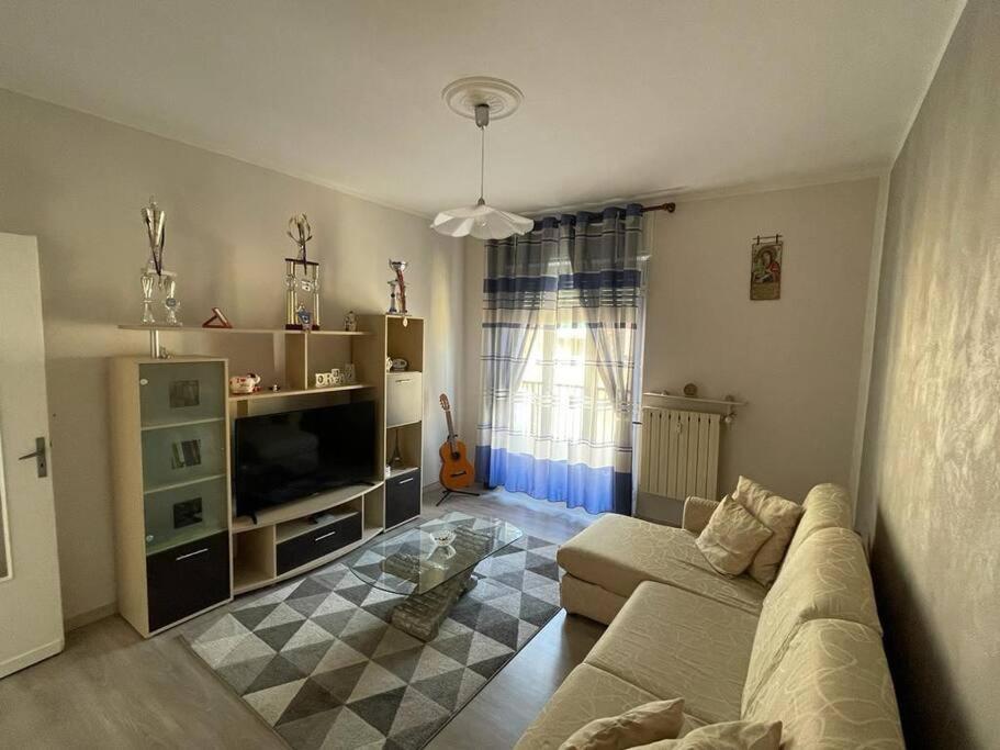Appartamento Con Tre Camere - Zona Centrale 알레산드리아 외부 사진